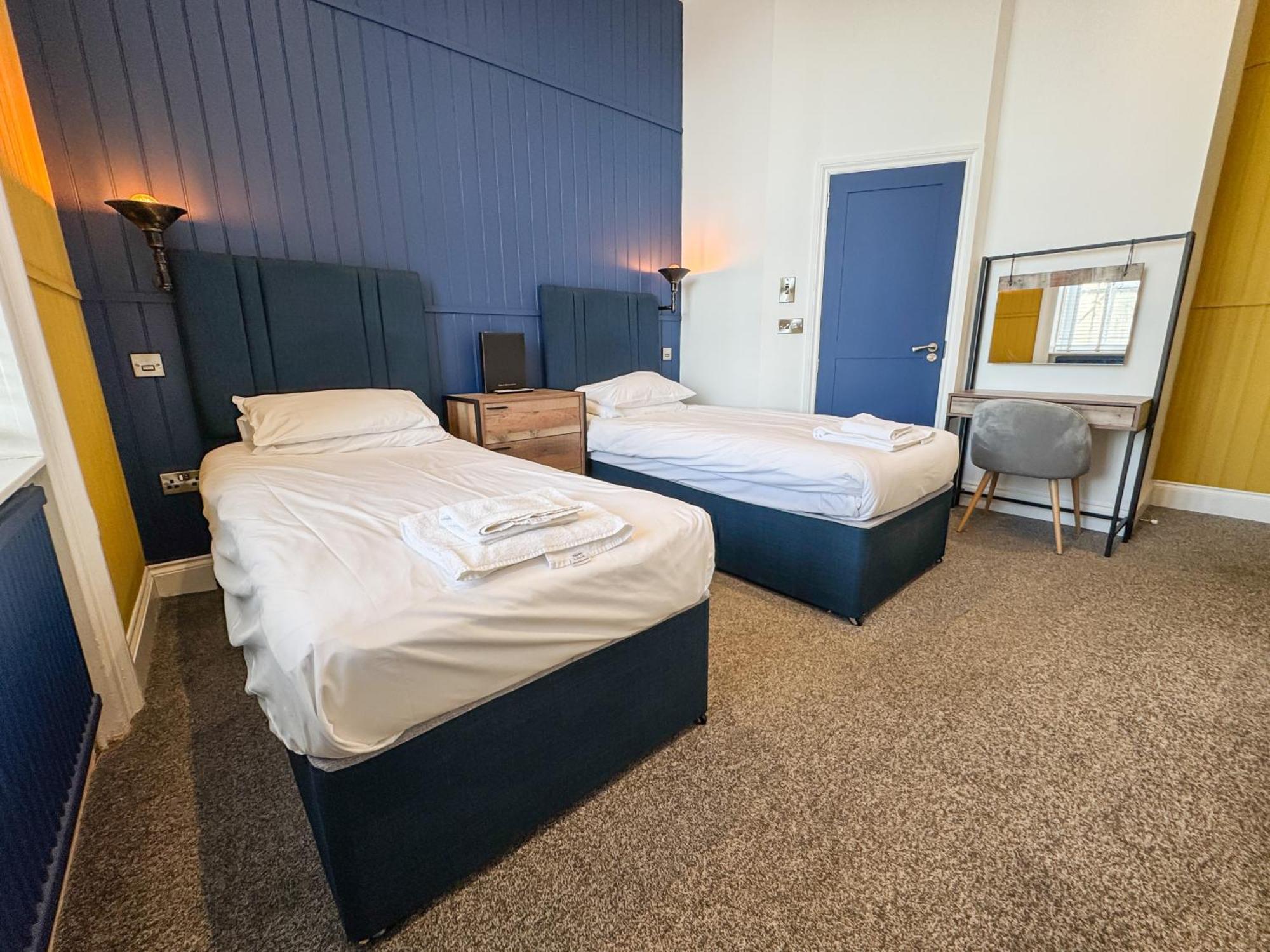 Delmont Hotel スカーバラ エクステリア 写真