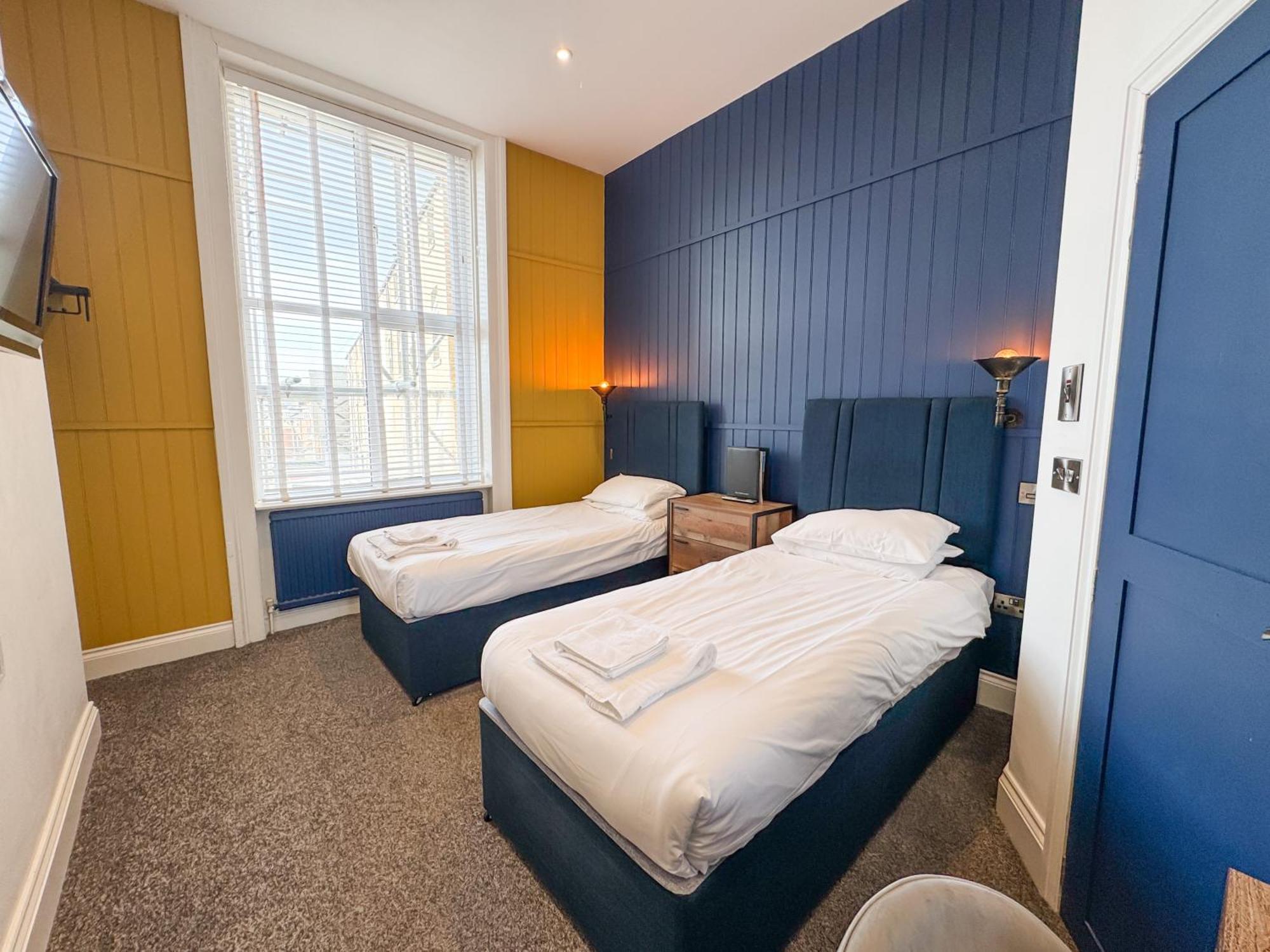 Delmont Hotel スカーバラ エクステリア 写真